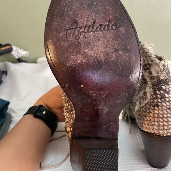 Elegant Snakeskin Pattern Ankle Boots - Picture 5 of 9